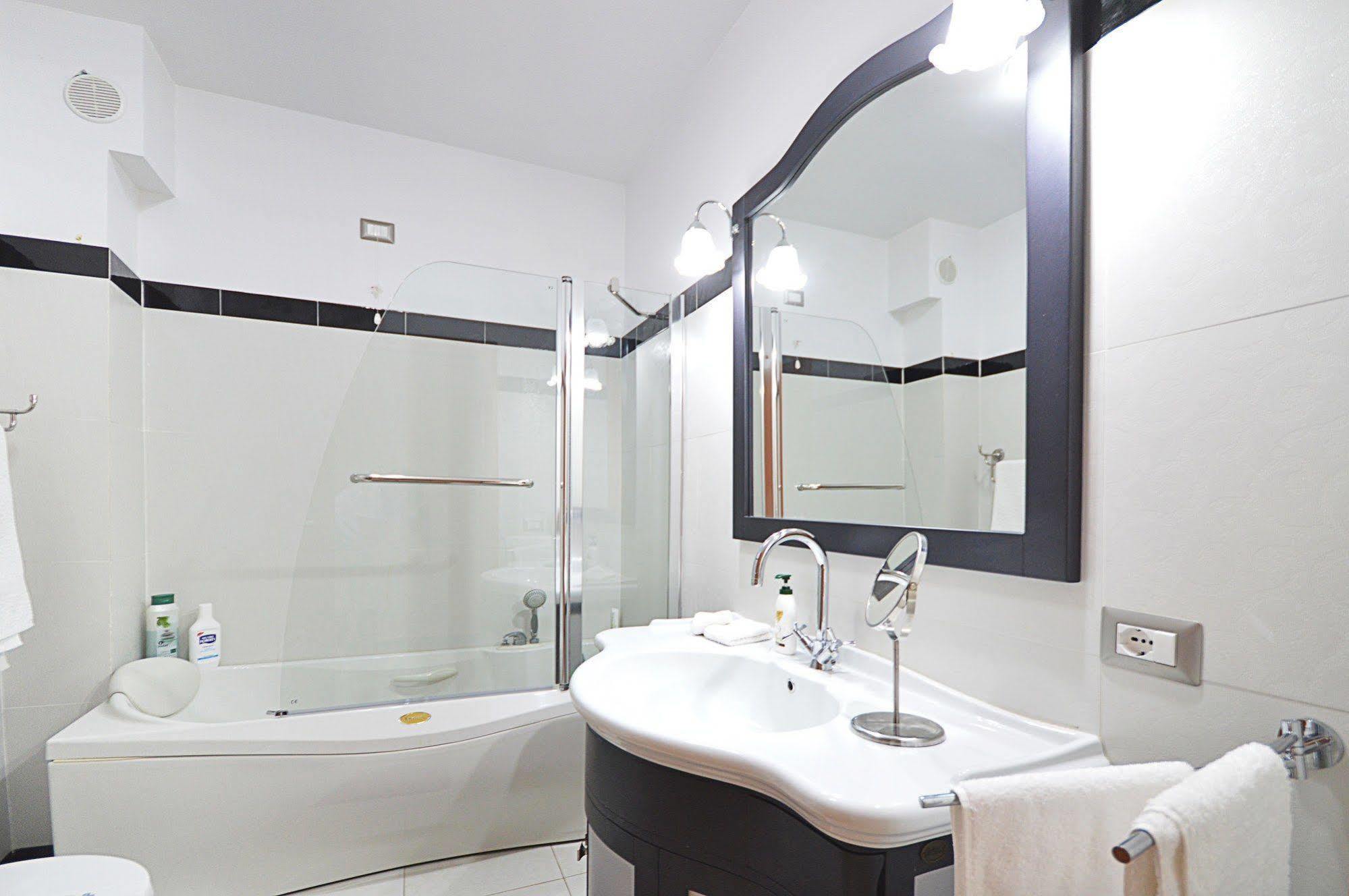 Mar Dei Poeti - Luxury Suites Torre Archirafi Ngoại thất bức ảnh